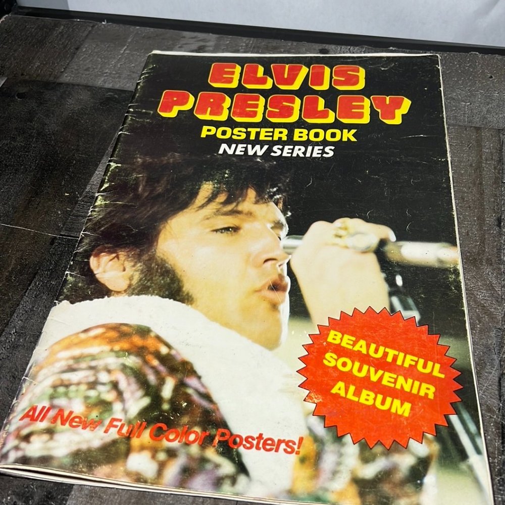 Vtg 1977 ELVIS PRESLEY Poster Book New Series With 21 Posters